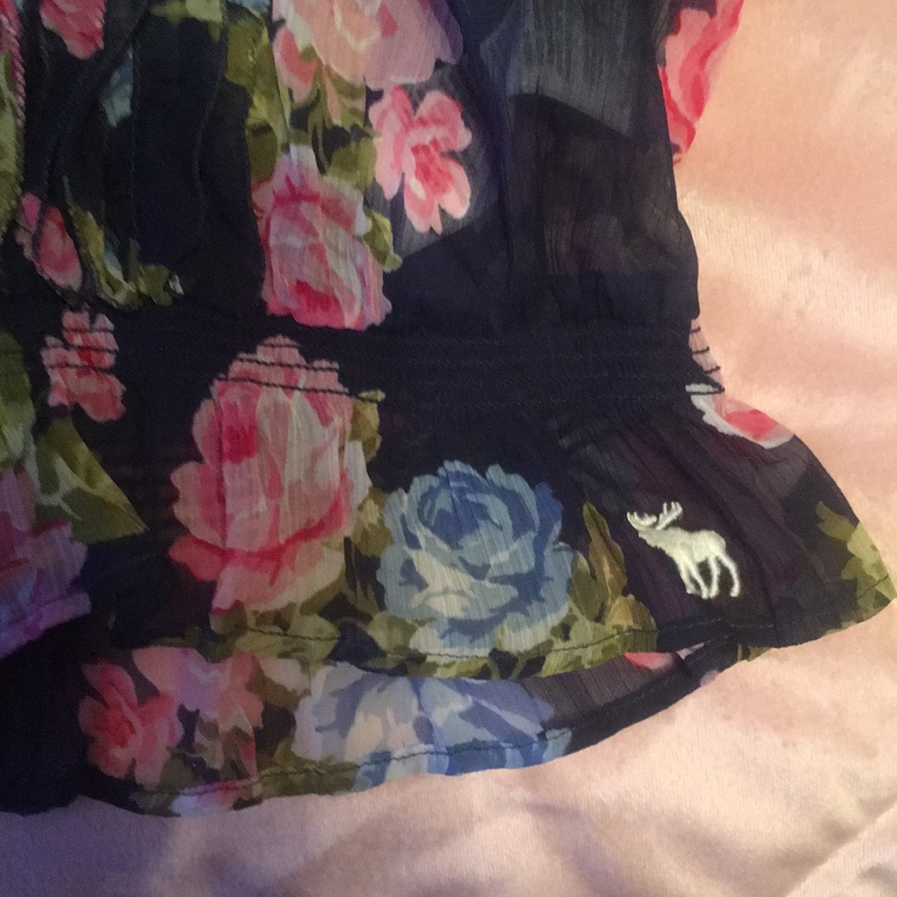 A&F ruffle top - Picture 3 of 3